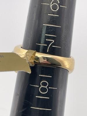 18k Yellow Gold 0.73ctw Diamond Ring/ Size 7.5/ 11.3g