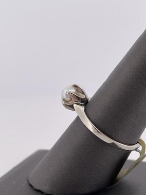 10k White Gold Pearl Ring/ Size 8/ 2.4g