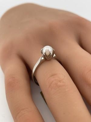 10k White Gold Pearl Ring/ Size 8/ 2.4g