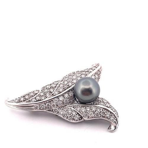 14K White Gold Vintage 2.00CTW Diamond 9.3MM Black South Sea Pearl Brooch 1.75”
