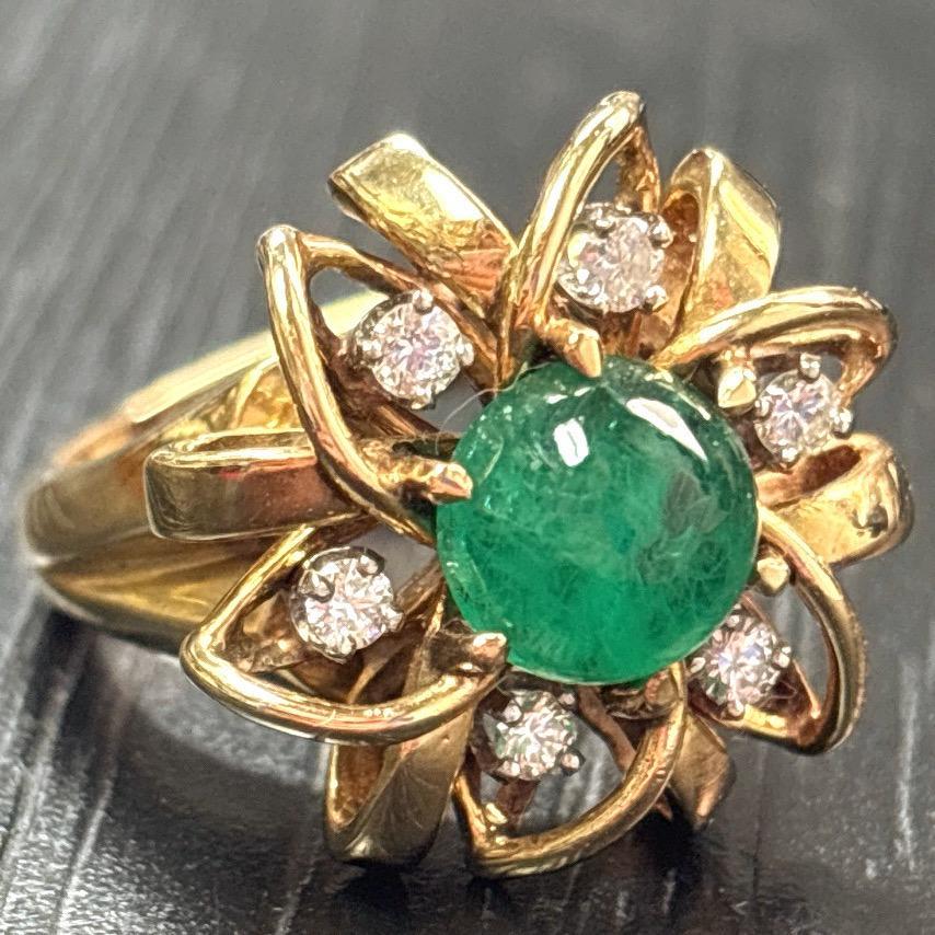 14K Yellow Gold 1.65 Carat Cabochon Emerald 0.25 Carat Diamond Ring