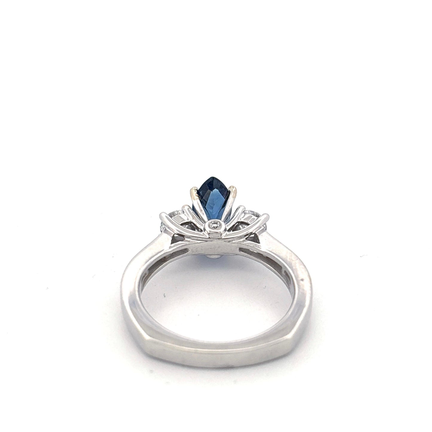 18K White Gold Sapphire & Diamond Ring