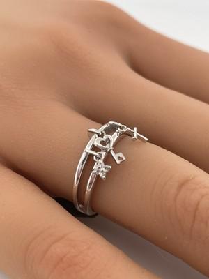 18k White Gold 0.03ctw Diamond Charm Ring/ Size 6/ 3.8g