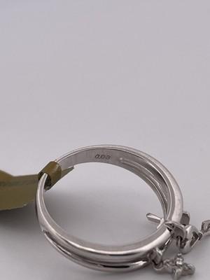 18k White Gold 0.03ctw Diamond Charm Ring/ Size 6/ 3.8g