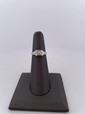 18k White Gold 0.10ctw Diamond Ring/ Size 5.5/ 1.9g