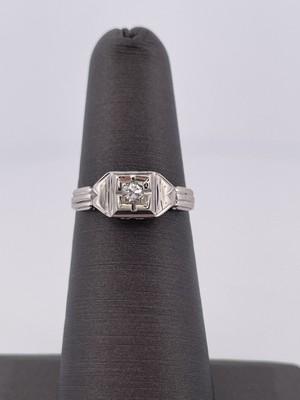 18k White Gold 0.10ctw Diamond Ring/ Size 5.5/ 1.9g
