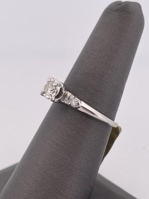 18k White Gold 0.30ctw VS2 Diamond Ring/ Size 6.75/ 2.0g