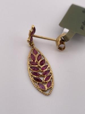 18k Yellow Gold Ruby Dangle Leaf Earrings/ 1.9g Total Weight