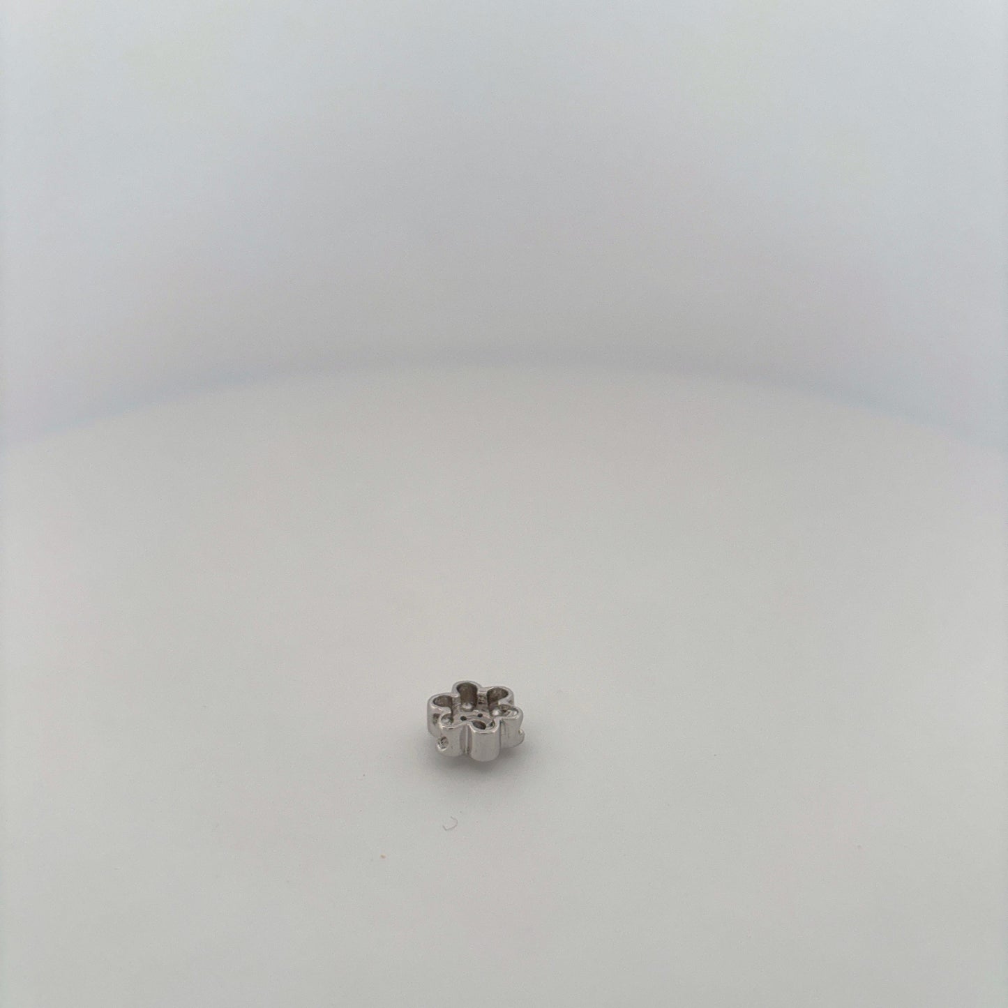 14K White Gold Diamond Flower Pendant Bezel Set