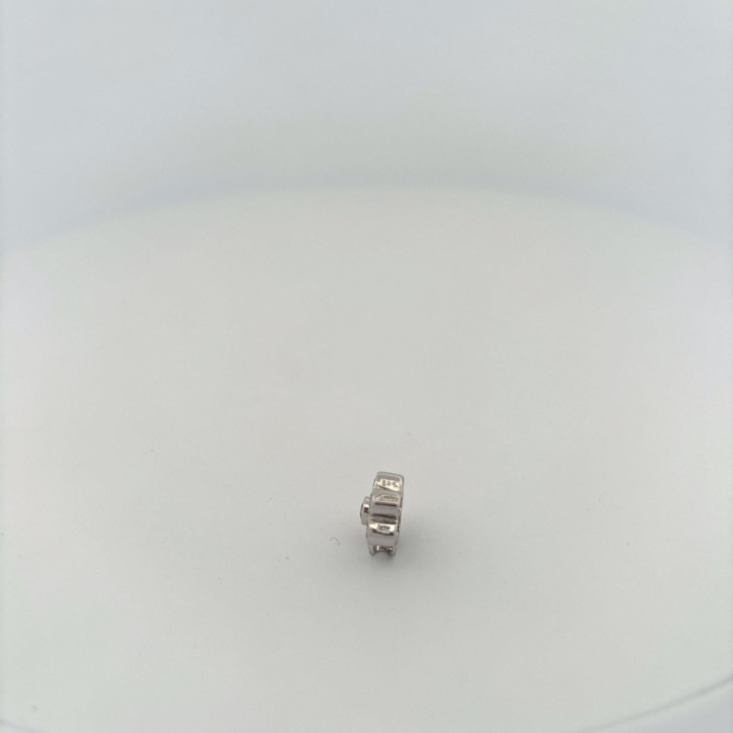14K White Gold Diamond Flower Pendant Bezel Set