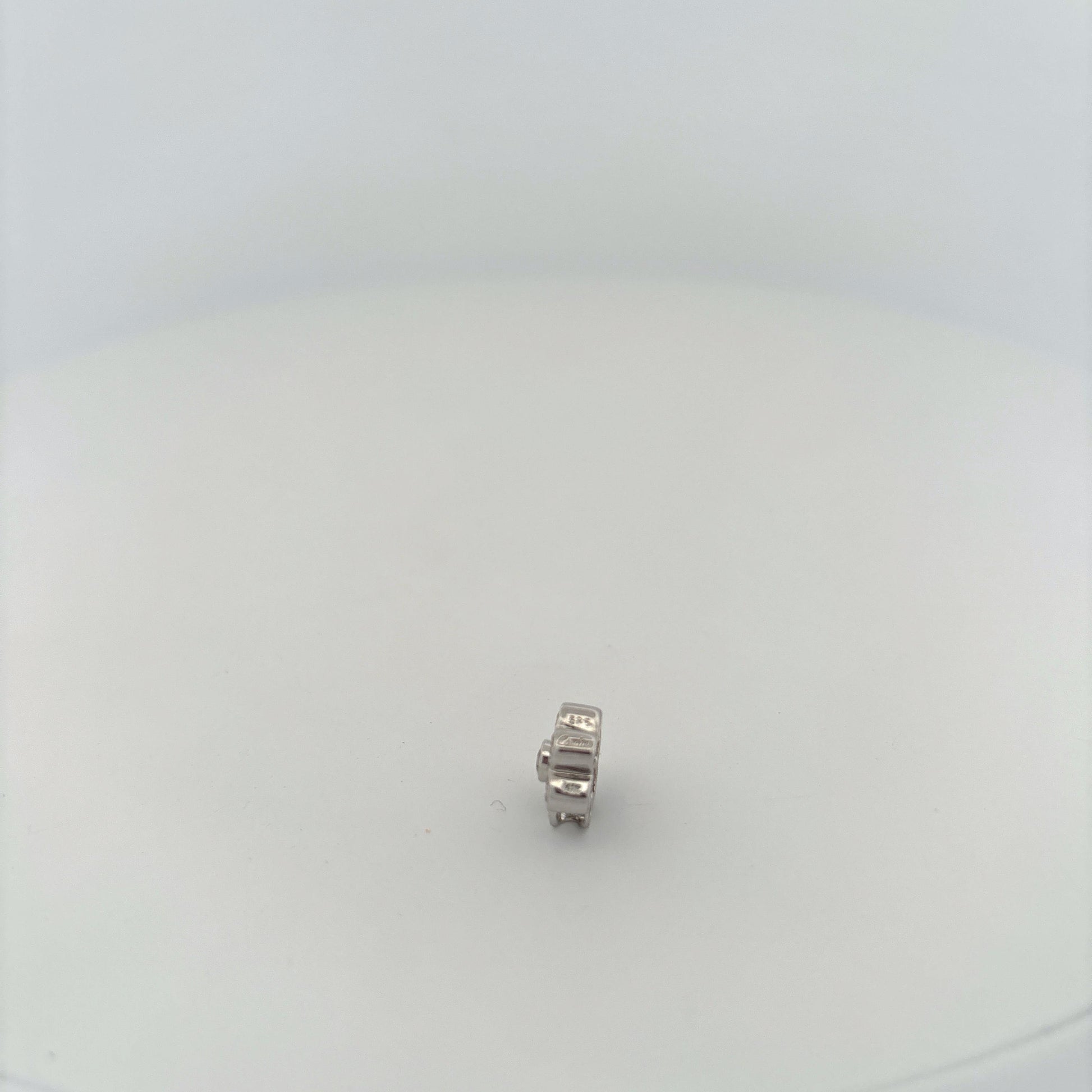 14K White Gold Diamond Flower Pendant Bezel Set