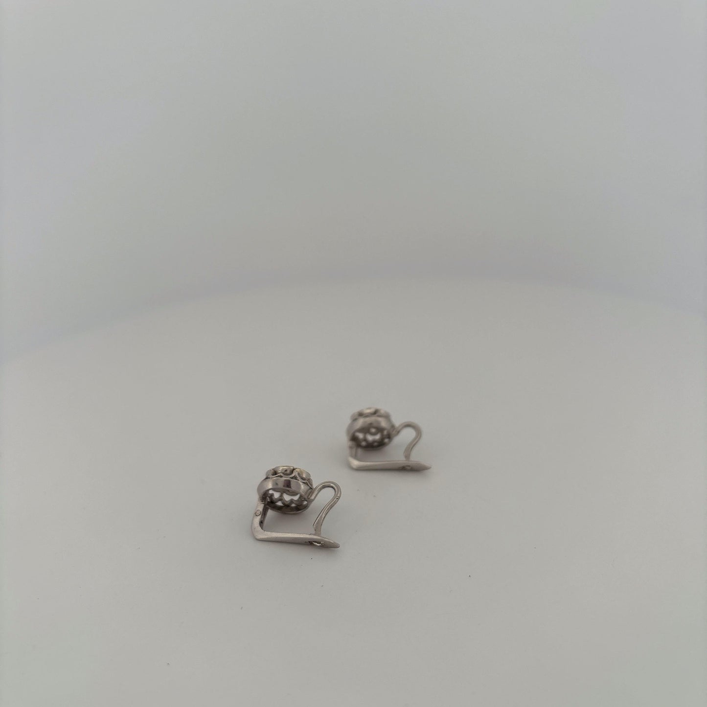 18K White Gold Flower Diamond Drop Earrings