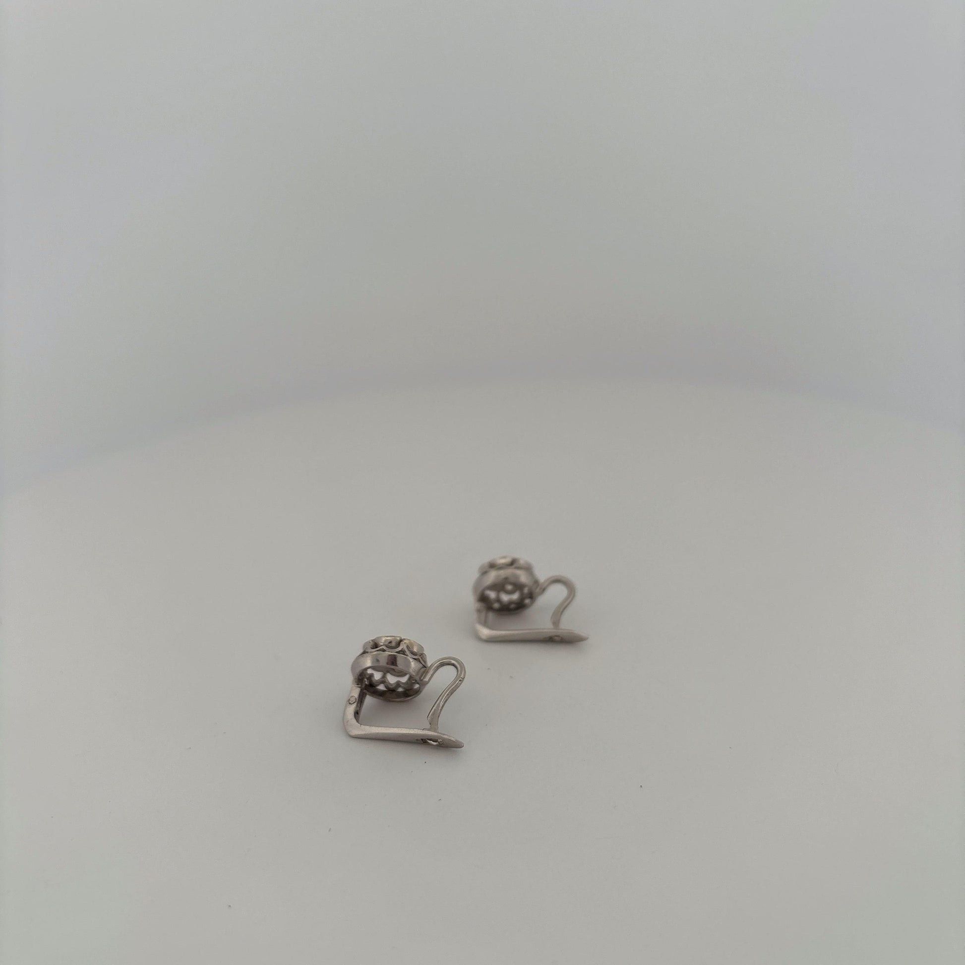 18K White Gold Flower Diamond Drop Earrings