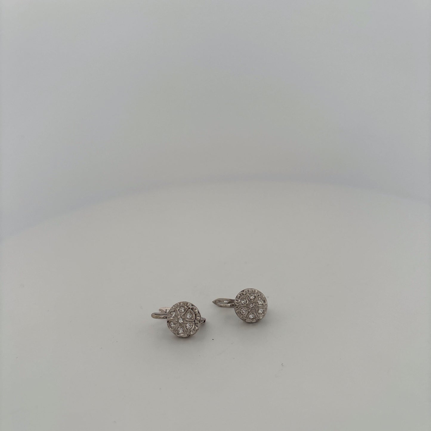 18K White Gold Flower Diamond Drop Earrings