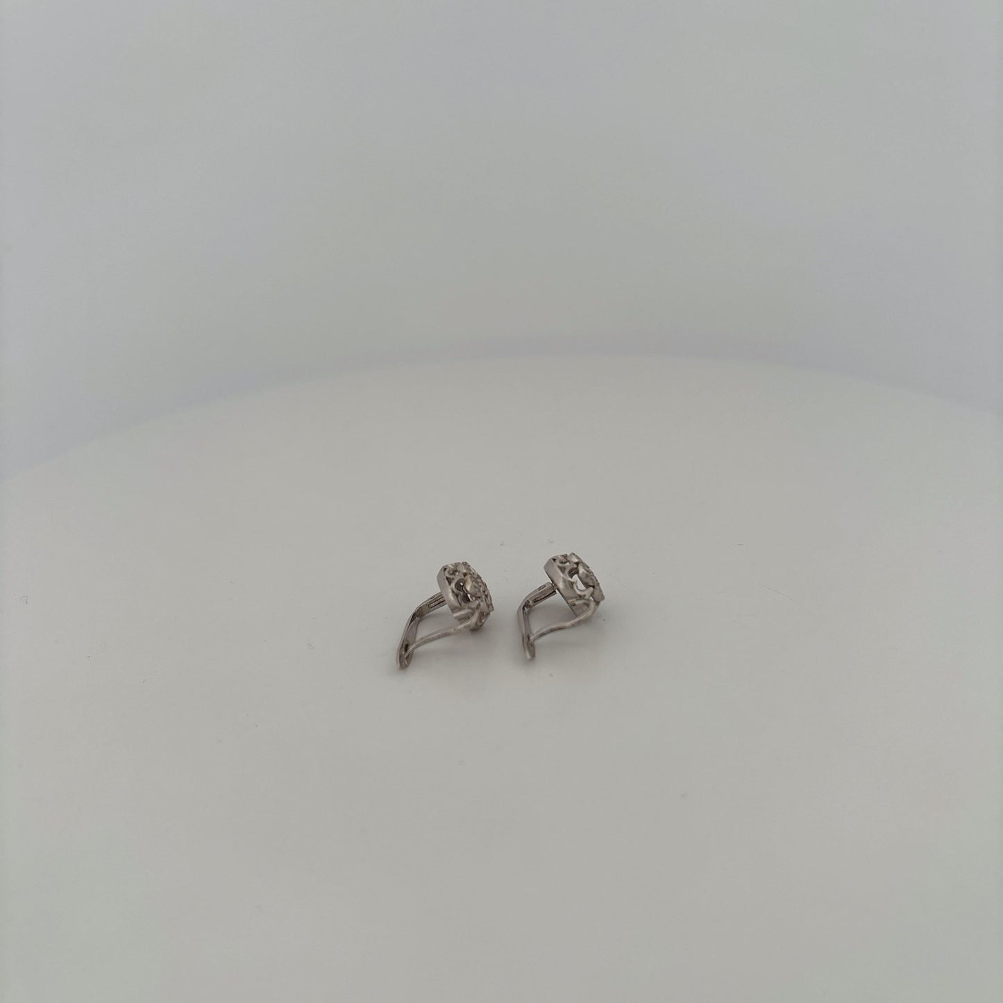 18K White Gold Flower Diamond Drop Earrings