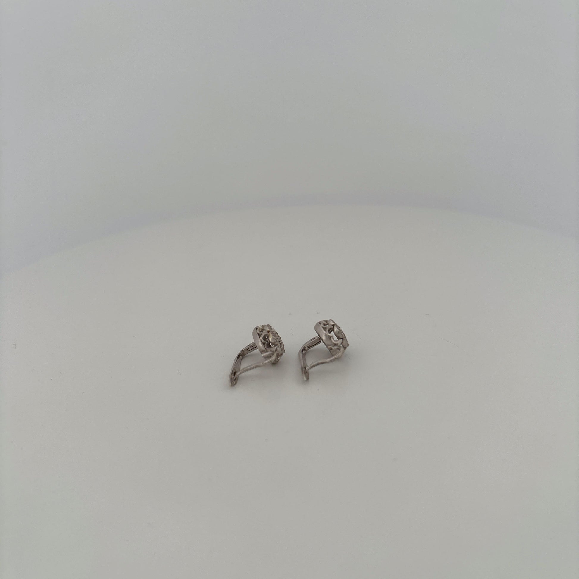 18K White Gold Flower Diamond Drop Earrings