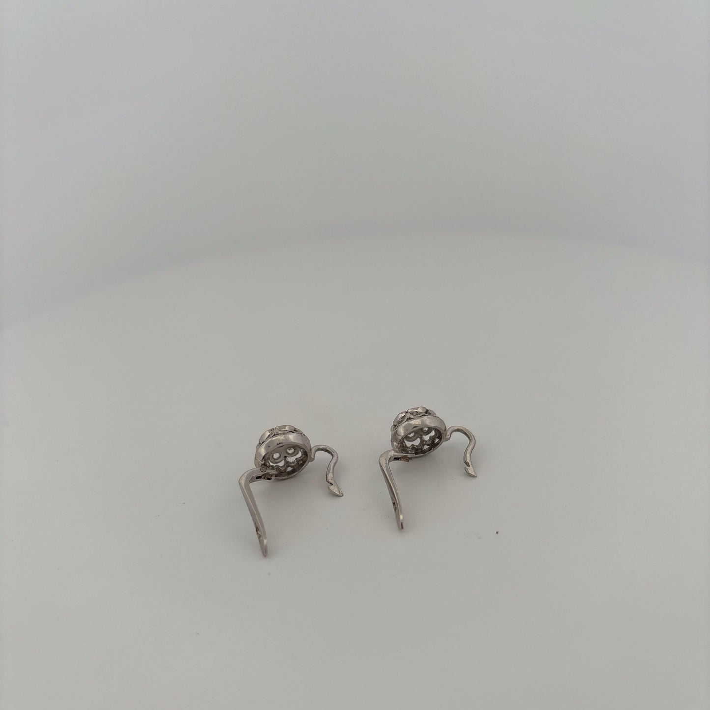 18K White Gold Flower Diamond Drop Earrings