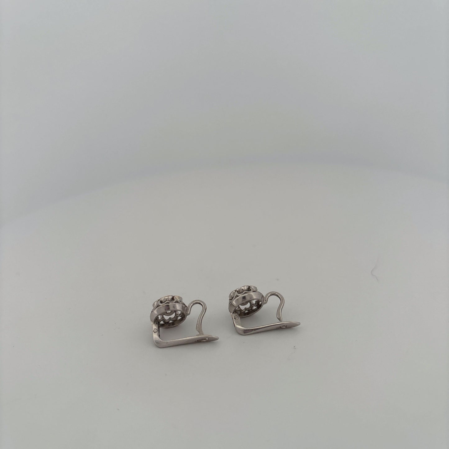 18K White Gold Flower Diamond Drop Earrings