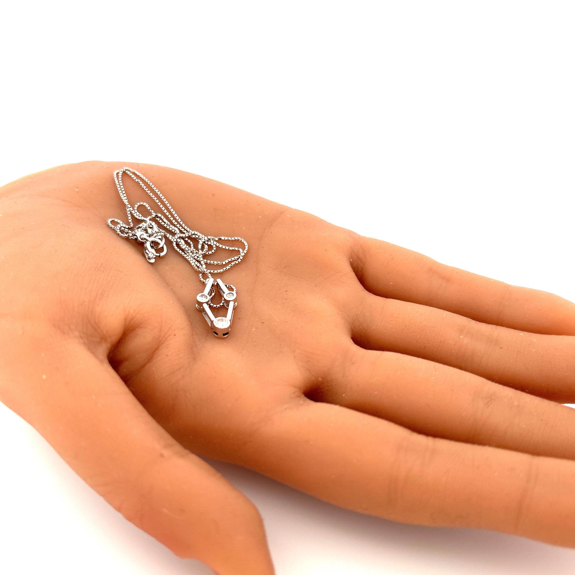 18K WG 0.20CTW Diamond Pendant on 18 Inch Chain