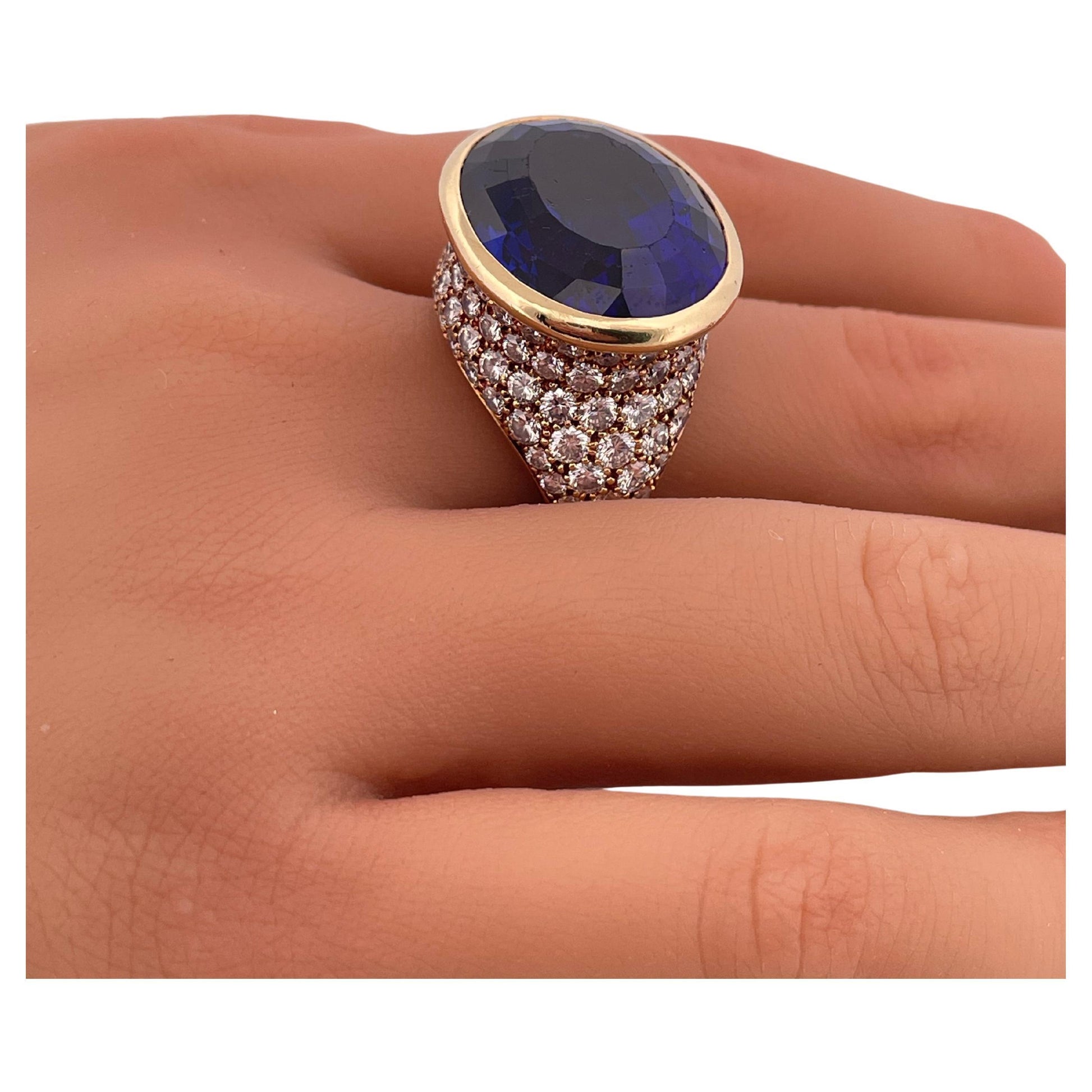 Tiffany & Co 31ctw Tanzanite with 120 Round 4.2ctw VS G-H Diamonds In 18K Gold