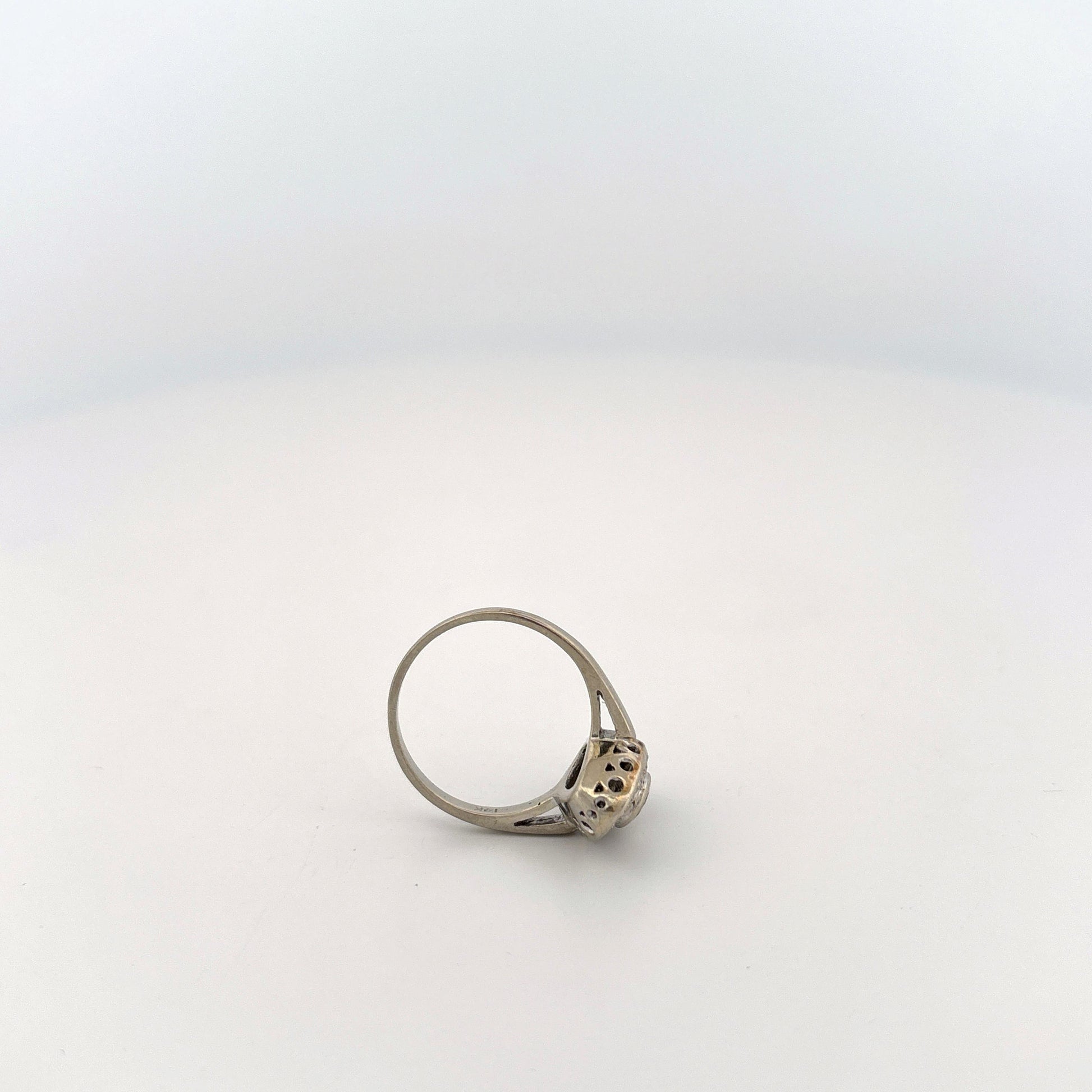 14K White Gold Ring with Round Diamond and oval setting