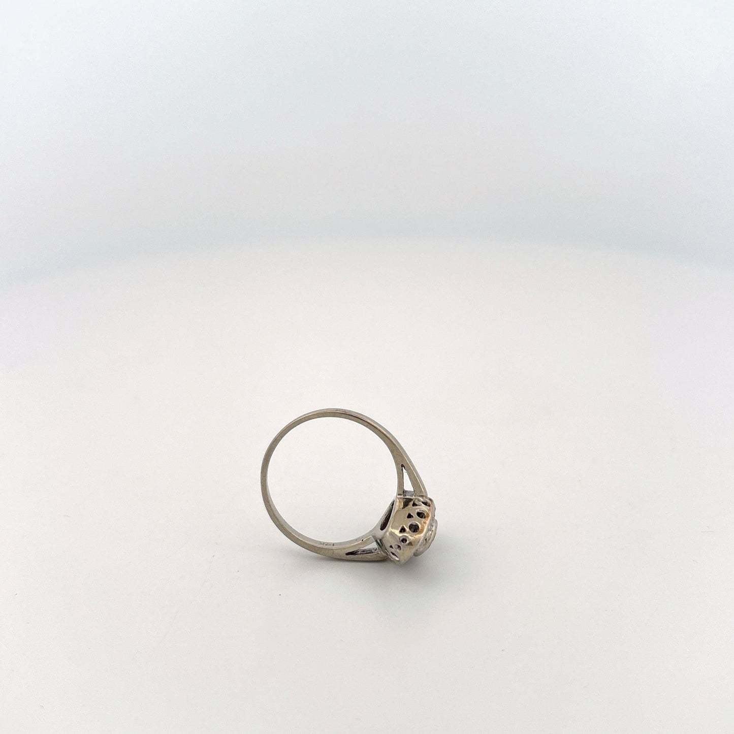 14K White Gold Ring with Round Diamond and oval setting