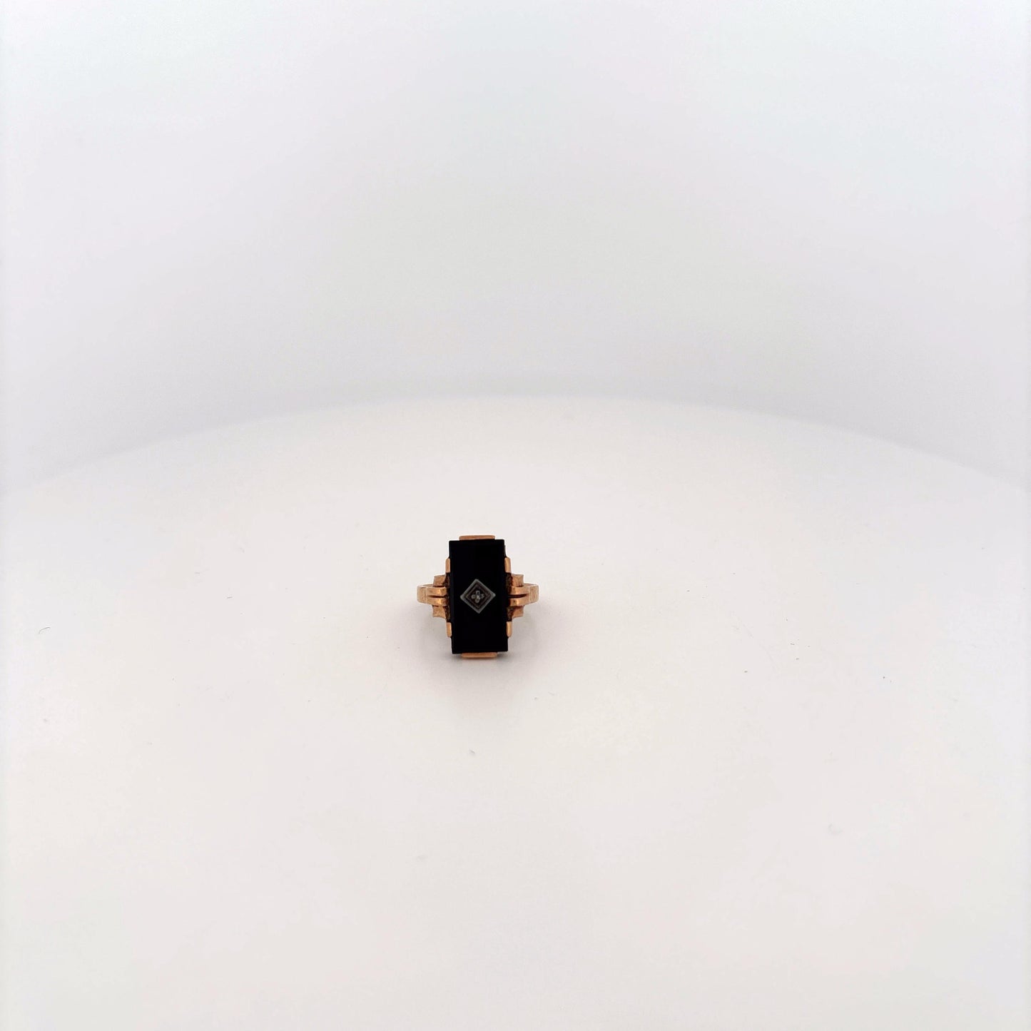 10K Rectangle Onyx with Diamond in Middle Ring
