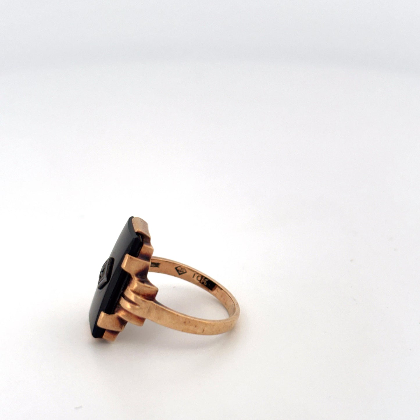 10K Rectangle Onyx with Diamond in Middle Ring