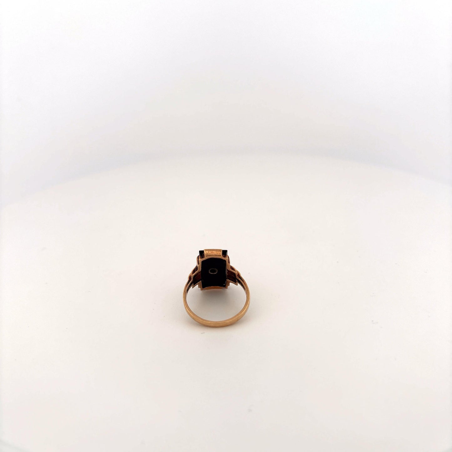 10K Rectangle Onyx with Diamond in Middle Ring