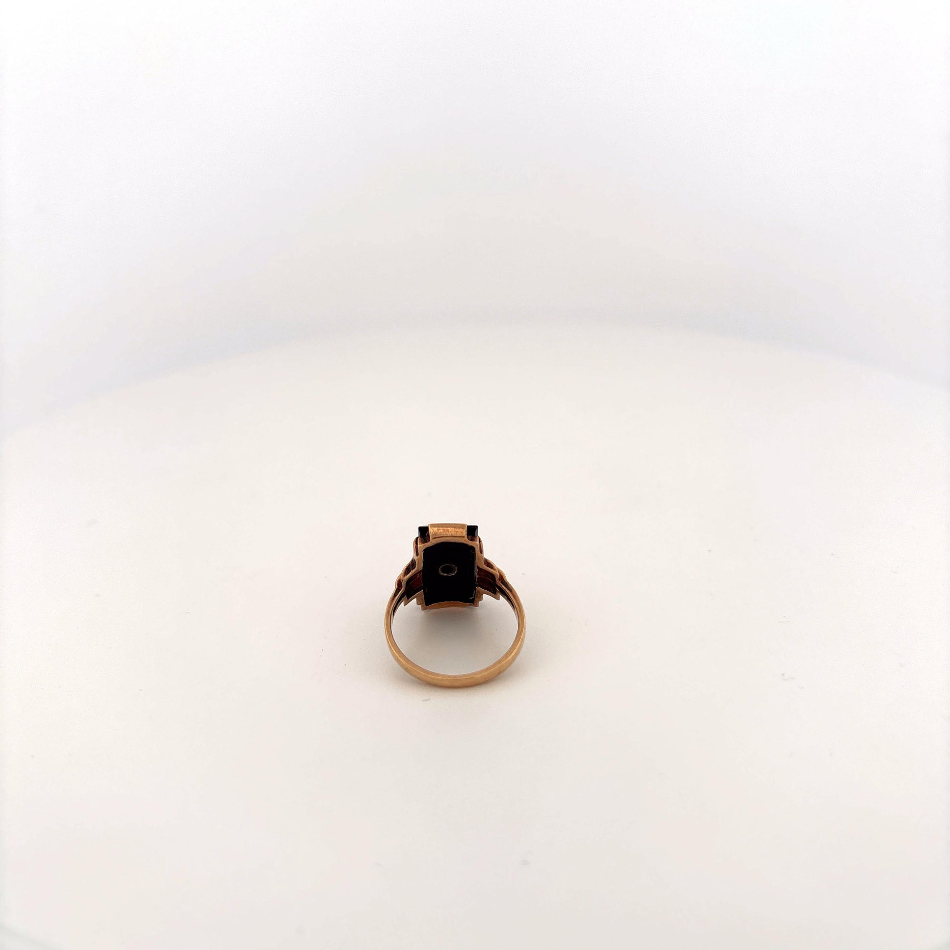 10K Rectangle Onyx with Diamond in Middle Ring