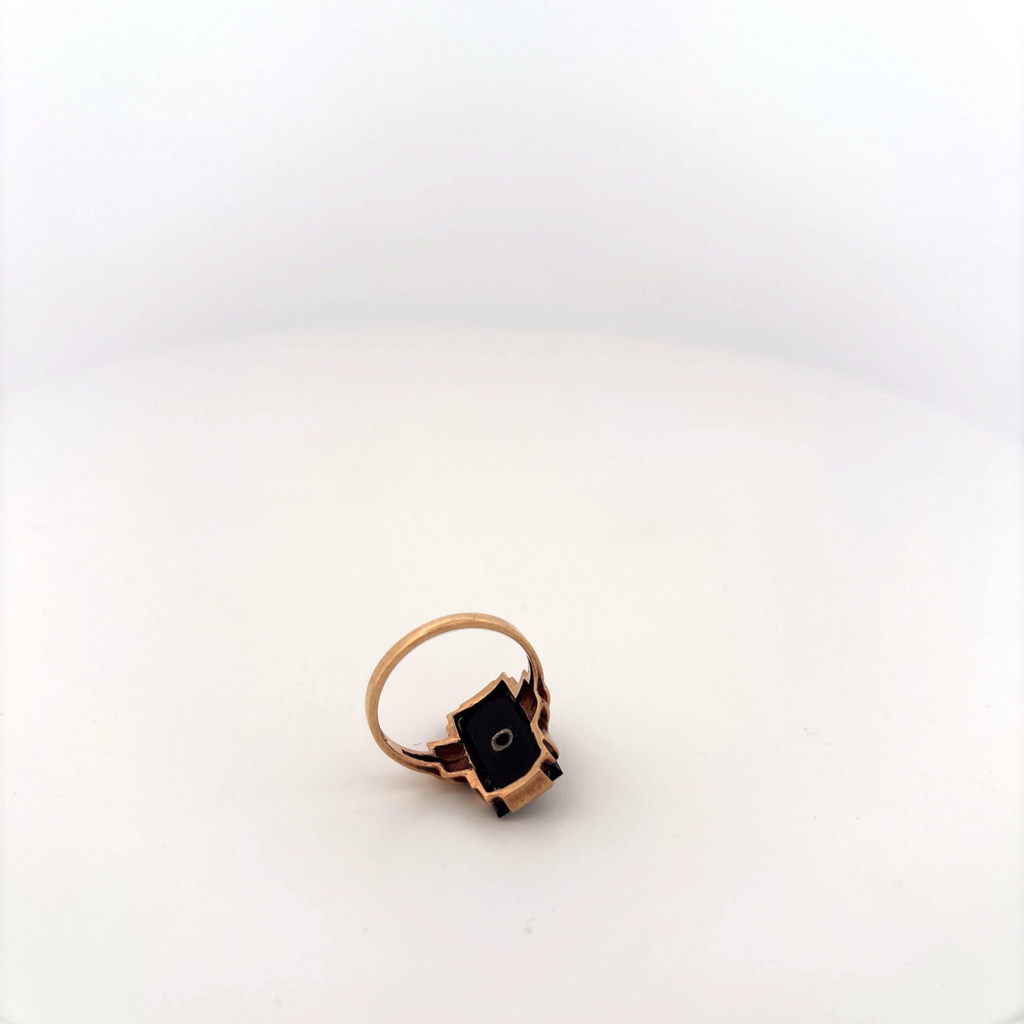 10K Rectangle Onyx with Diamond in Middle Ring