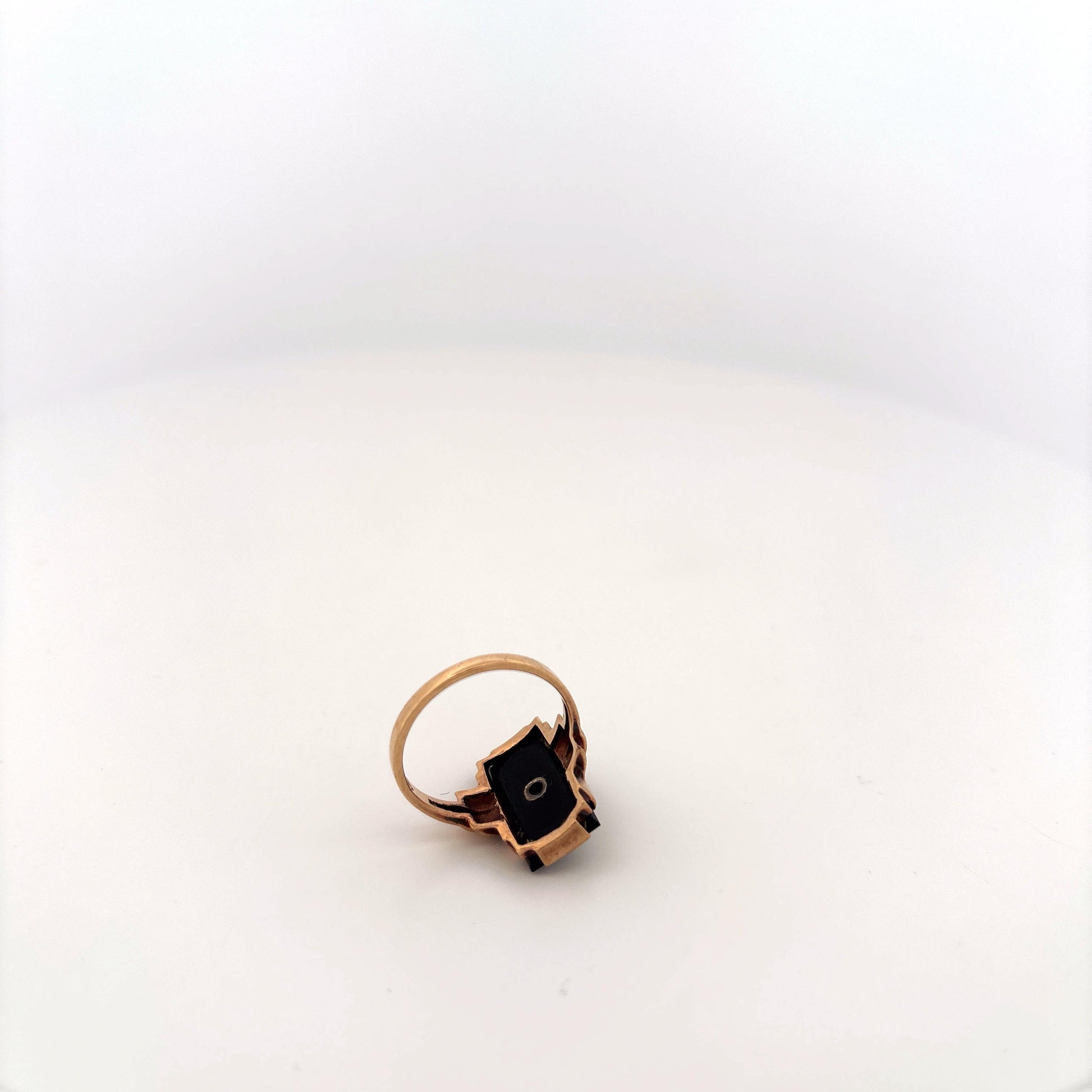 10K Rectangle Onyx with Diamond in Middle Ring