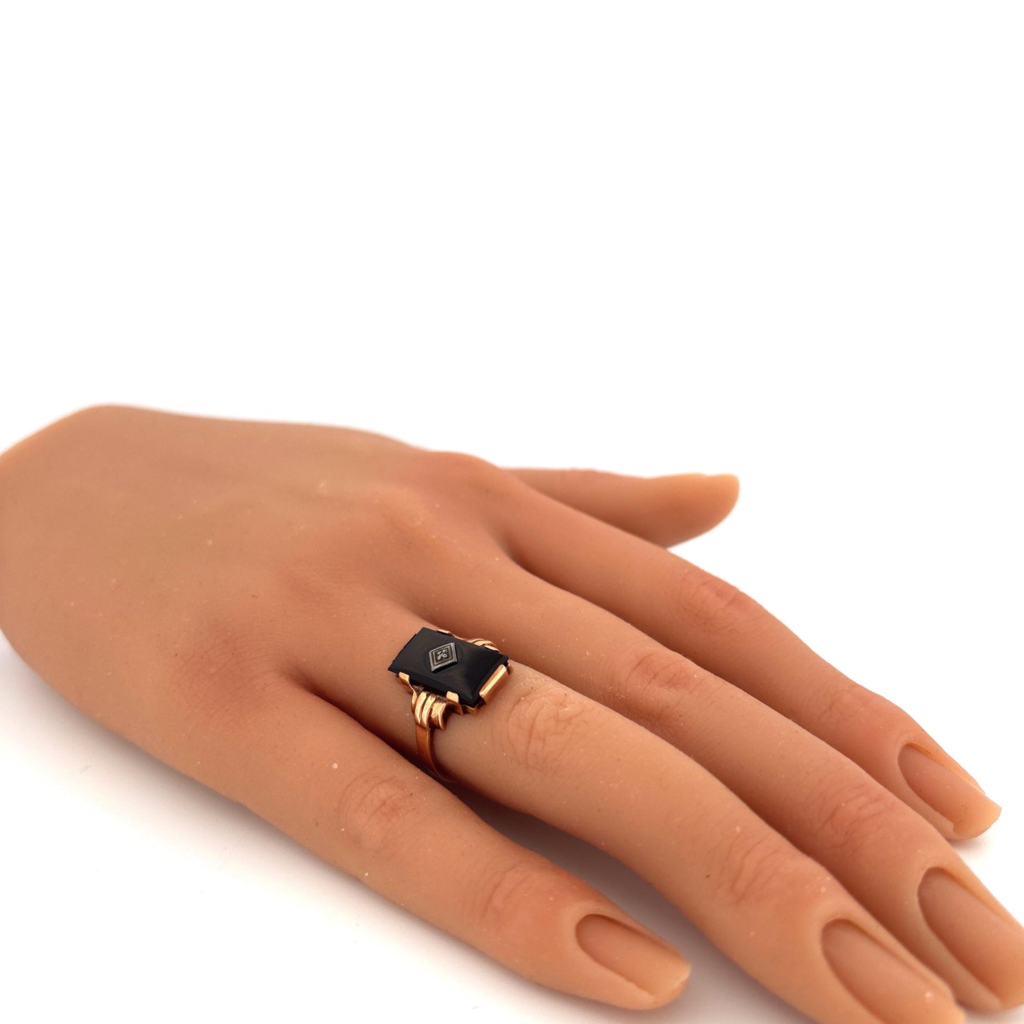 10K Rectangle Onyx with Diamond in Middle Ring
