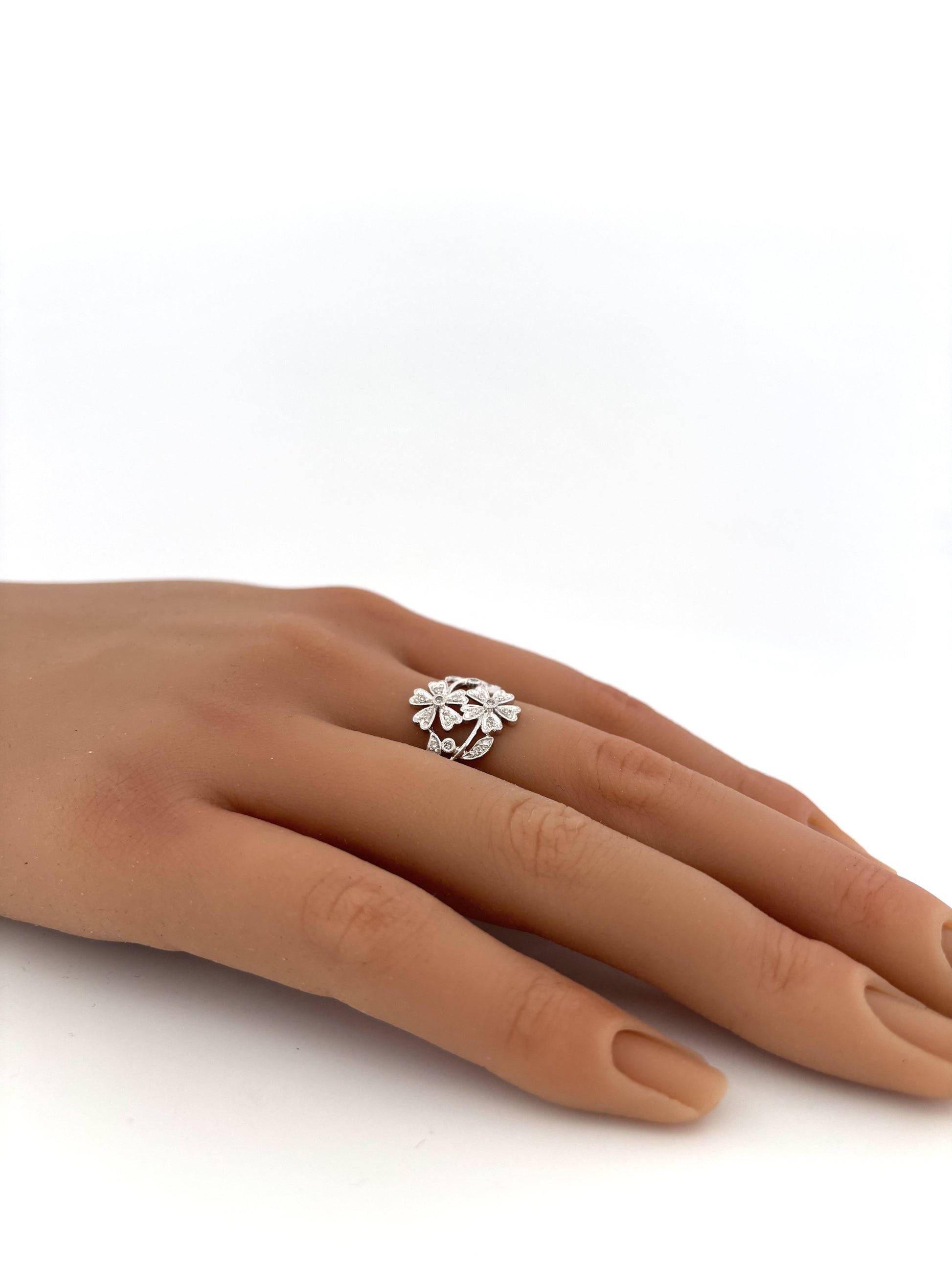 14K White Gold Floral Ring