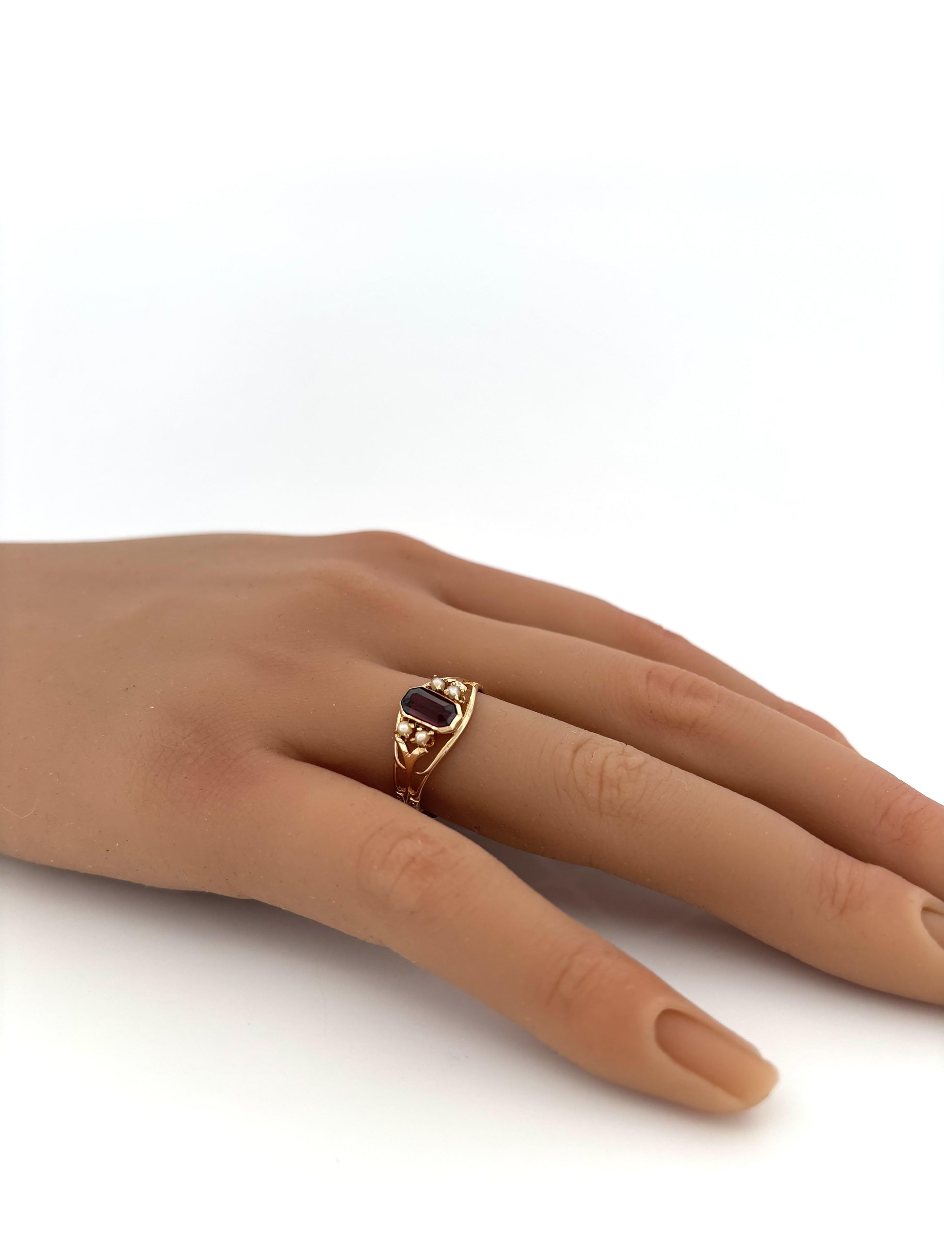 14k Garnet & Pearl Ring